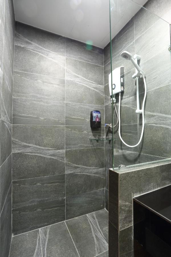 Capital O 9010 Yee Hotel Джохор Бахру Екстериор снимка