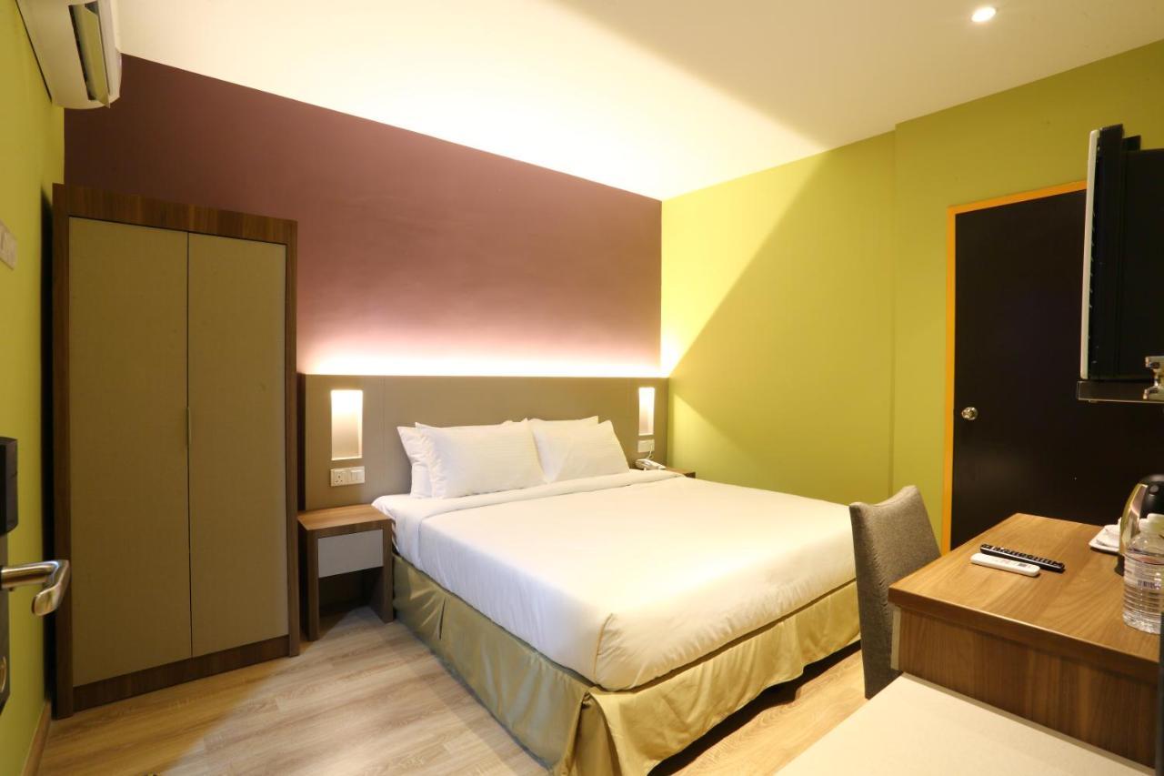 Capital O 9010 Yee Hotel Джохор Бахру Екстериор снимка