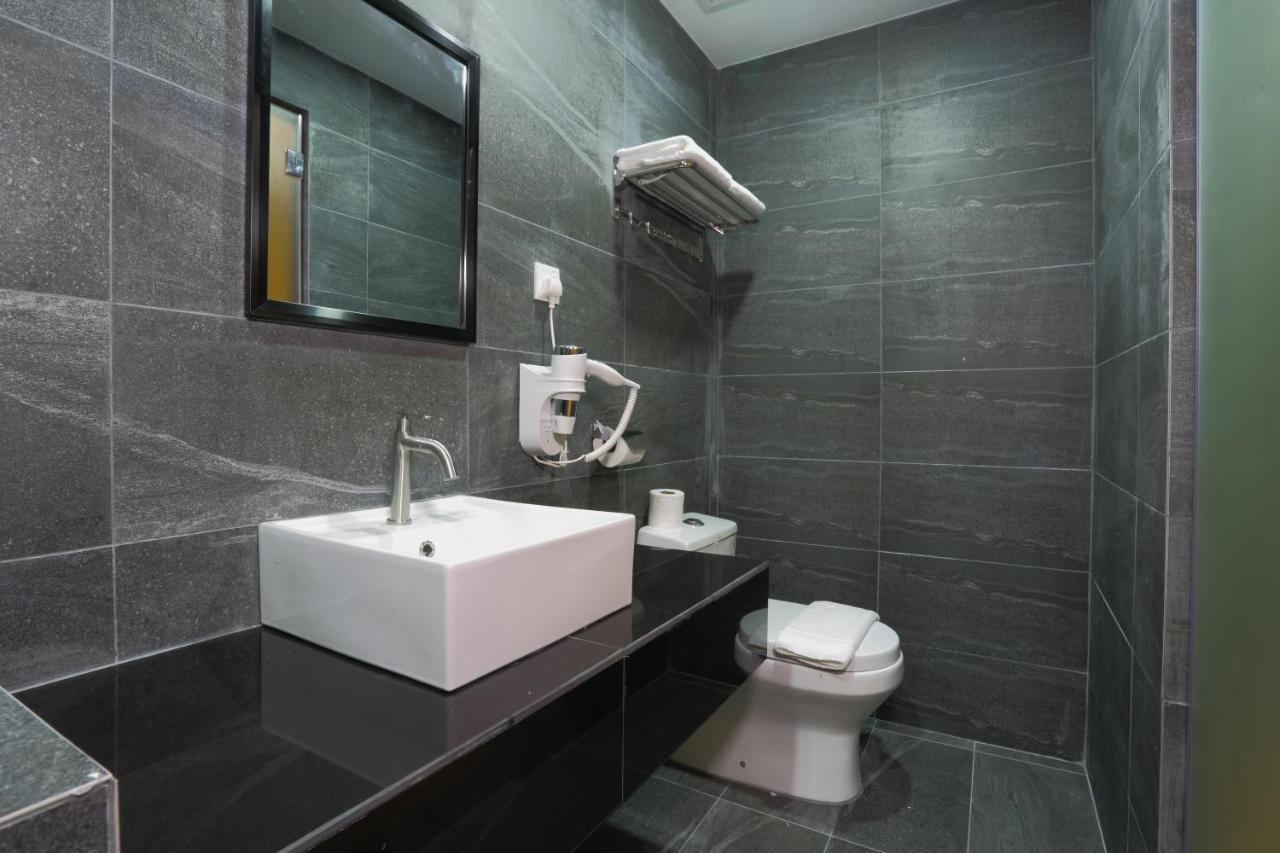 Capital O 9010 Yee Hotel Джохор Бахру Екстериор снимка