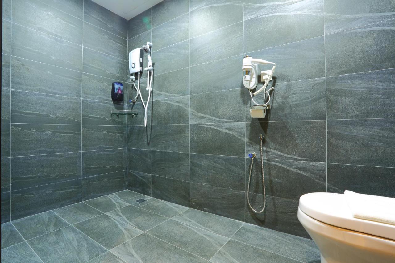Capital O 9010 Yee Hotel Джохор Бахру Екстериор снимка
